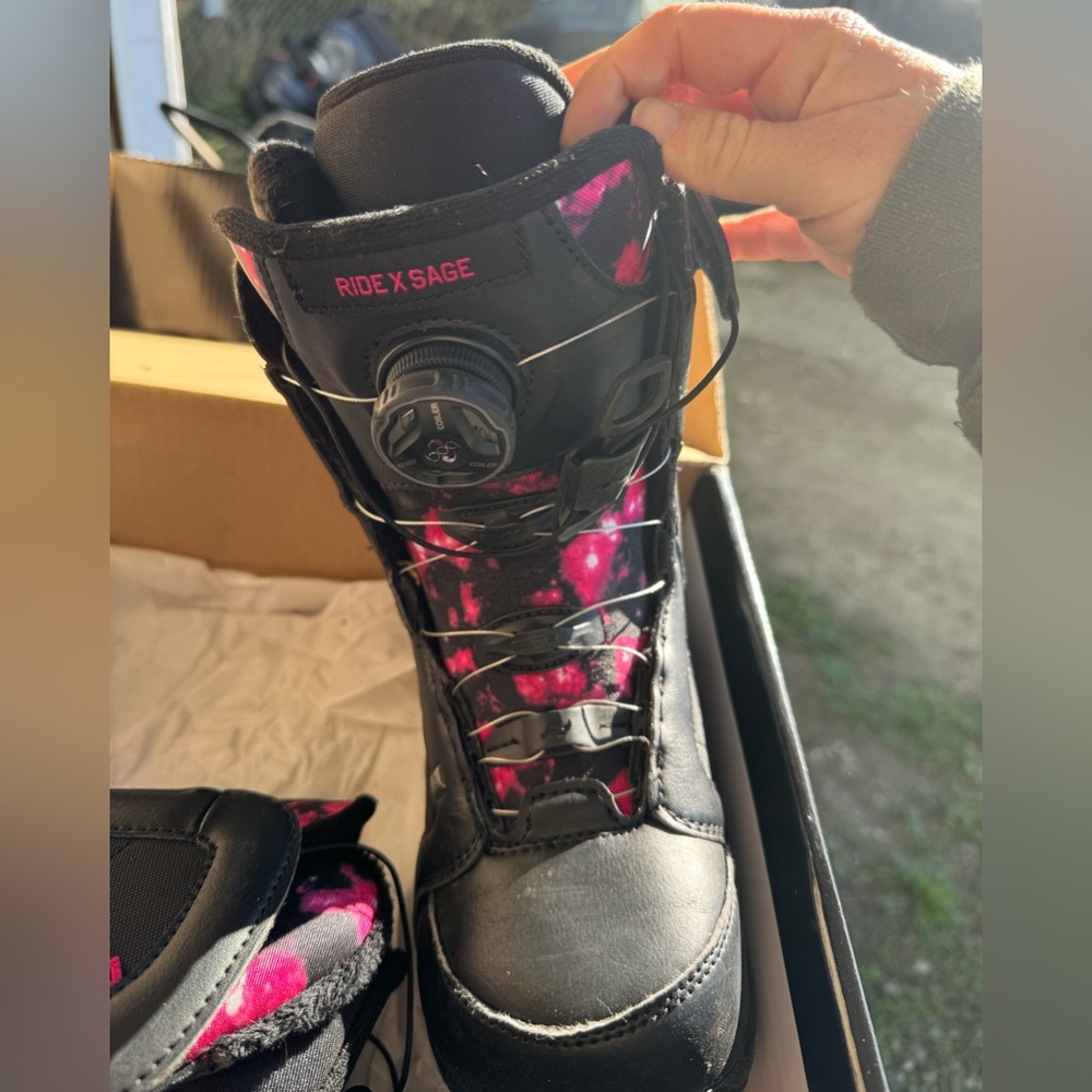 Gently used ride snowboard boots size 6.5